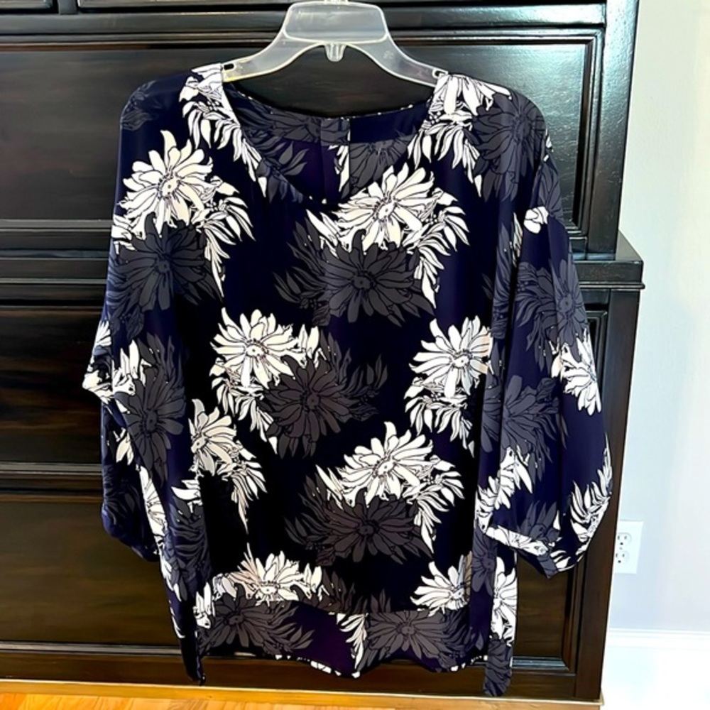 Navy Blue & White Floral‎ Top/Blouse